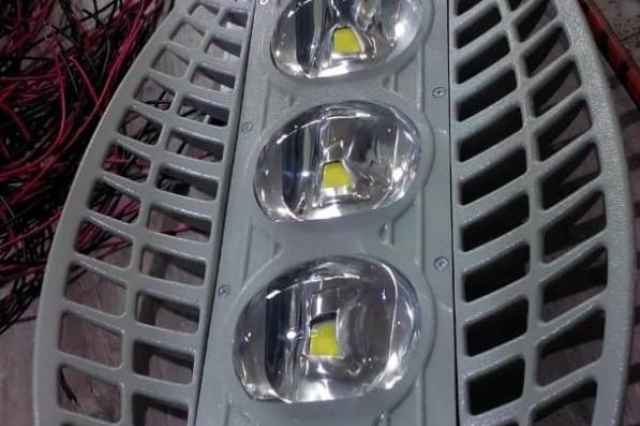 توليدكننده و فروش چراغ خياباني LED ١٥٠ وات / فروش چراغ