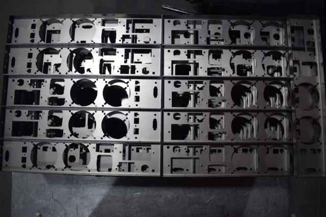 ساخت انواع جعبه هاي فلزي- پانچ و ليزر و خم cnc